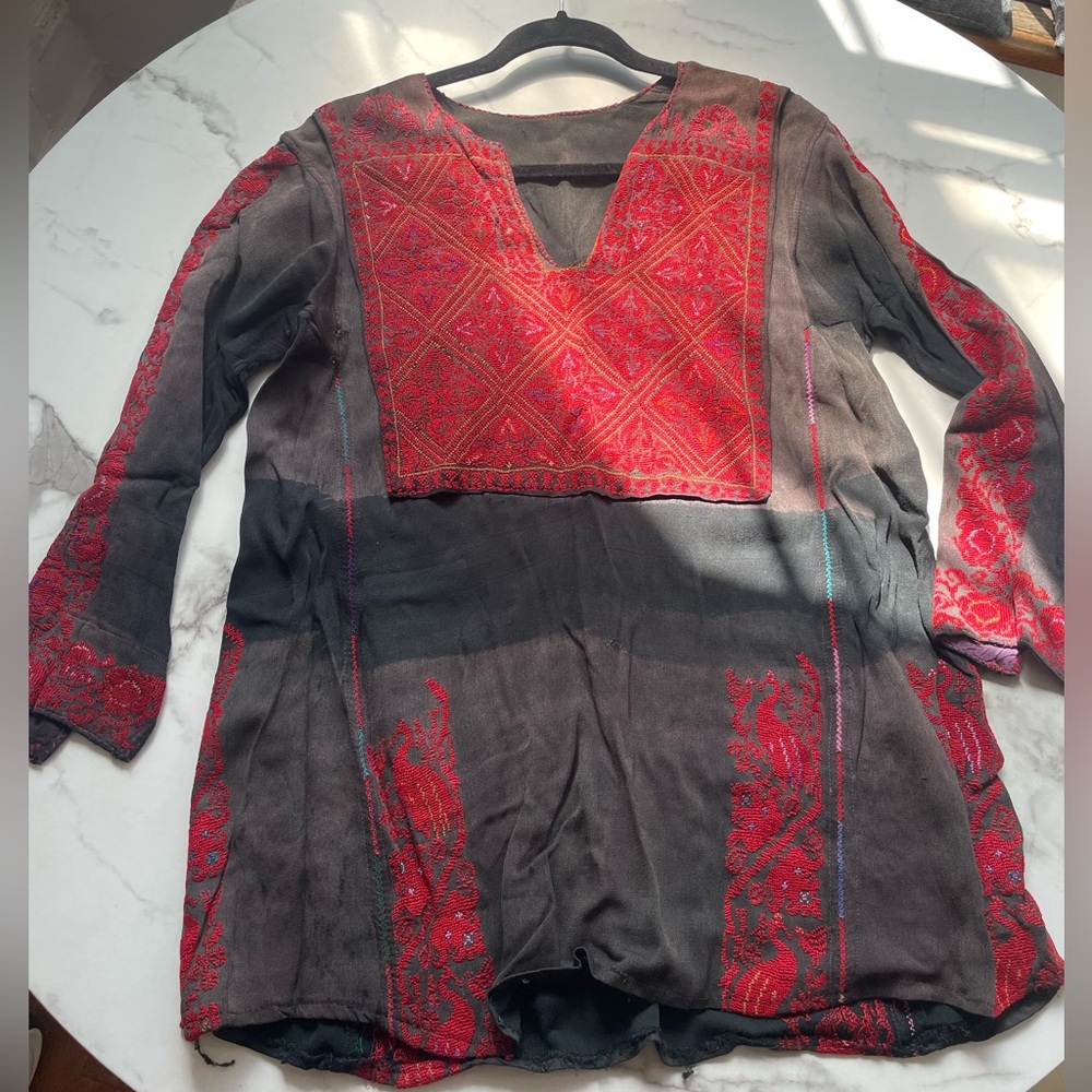 Women's vintage Embroidered V-Neck Tunic Top in Black and Red